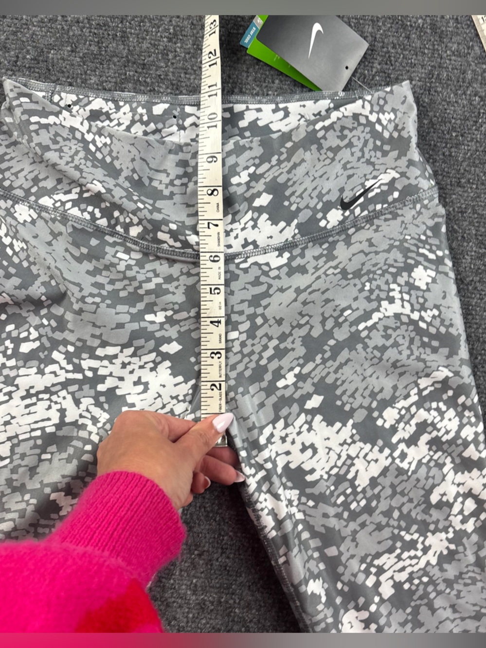 NIKE Women’s Dri-Fit Athletic Leggings Grey/White Pixelated Camouflage NWT Small - Picture 7 of 9